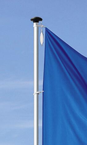 Vlaggenmast met intern hijsmechanisme en bodemhuls