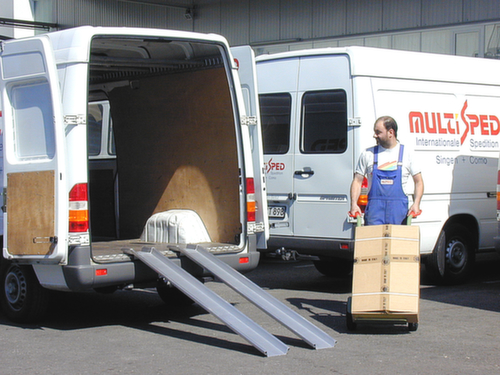 Lichte laadrail met oplegdeel en aanslaghoek