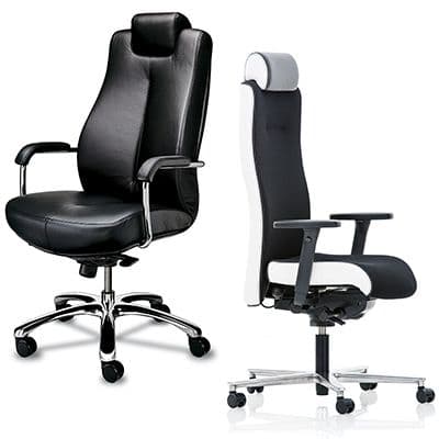 Zwei unterschiedliche ergonomische Bürodrehstühle für verschiedene Sitzanforderungen im Büro